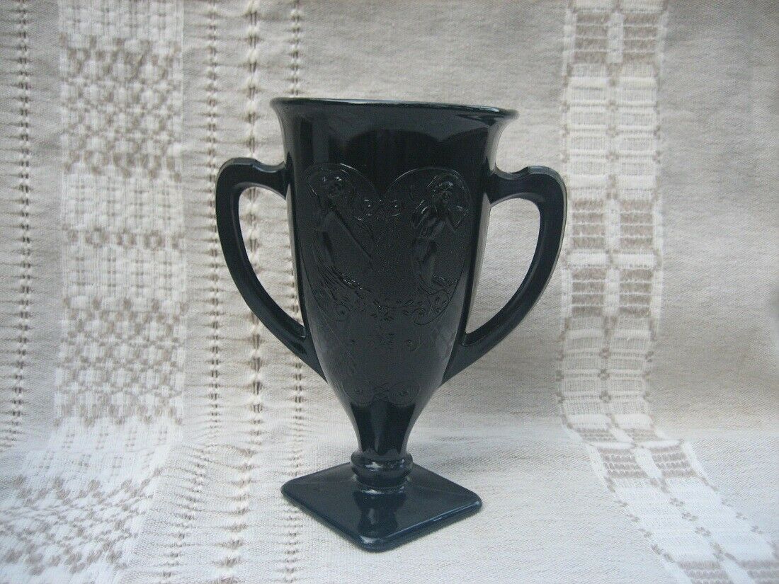 Vtg L.e. Smith Black Amethyst Glass Trophy Vase Urn Embossed Heart Dancing Nymph
